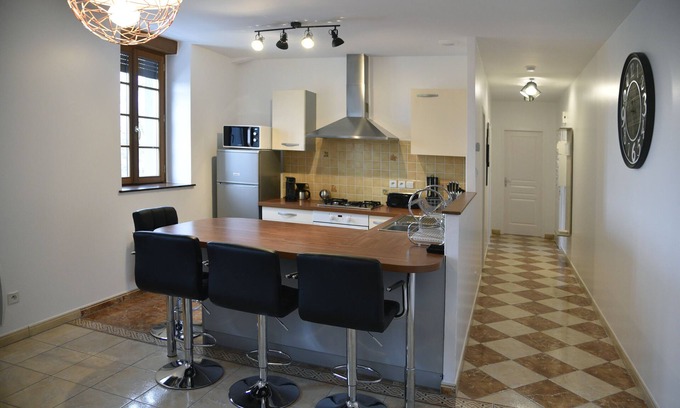 Luxeuil-les-Bains Apartment | feet in the water head in the clouds (150 meters from the thermal baths)