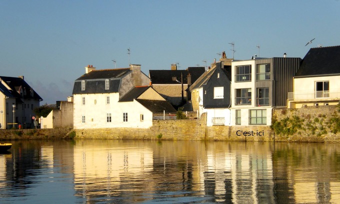 Port-Louis Apartment | Feet in the water to the rhythm of the tides, "the house-boat" for children