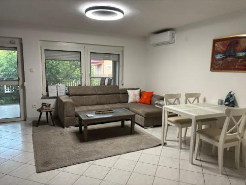 Pusztavacs Apartment | Fekete Szakáll Nyaraló