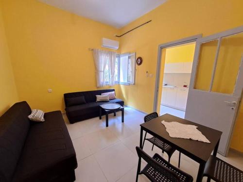 Haifa Apartment | Fellini Marcello garden (talpiot)