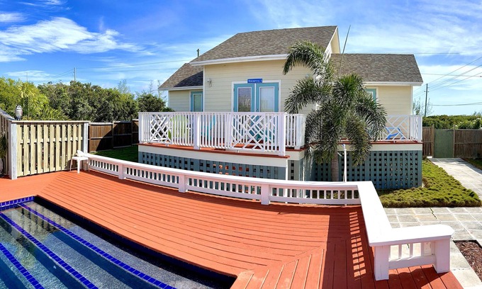 Governor's Harbour House | Fenced Property, Near all Beaches, Pool, Hot Tub, Sundeck, Firepit, Grill, Wi-Fi