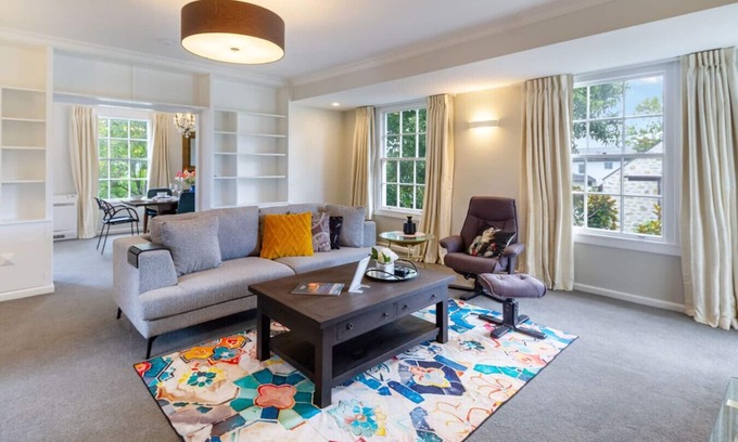 Merivale House | Fendalton Comfort Stylish and Convenient with Carpark
