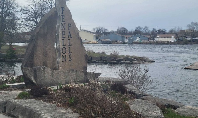 Fenelon Falls House | Fenelon Falls cozy 3bedroom & 1.5 bathroom house (with WIFI), steps to the lake