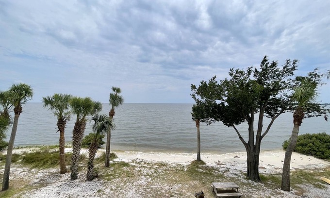 Cedar Key Condo | Fenimore Mill 5A Open Gulf View, Pool & Hot Tub!