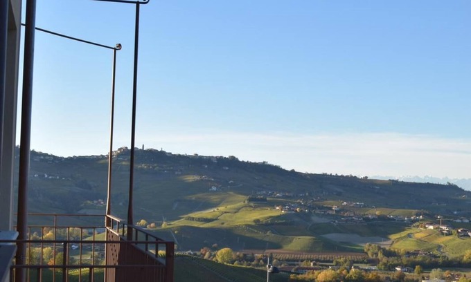 Castiglione Falletto Apartment | Fenocchio's House-Apartment Green