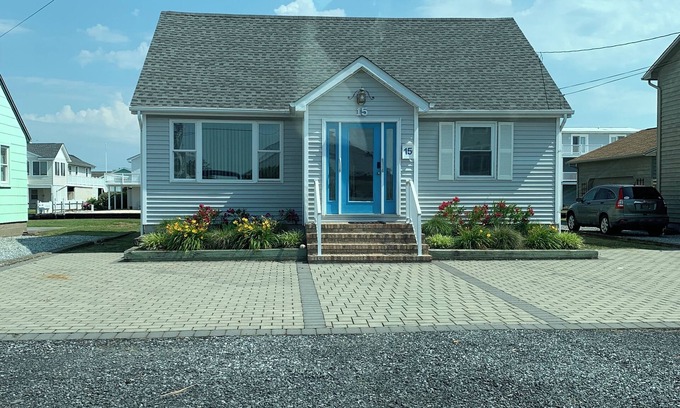 Fenwick Island House | Fenwick Island Beach Cottage on canal -15 W Essex St.