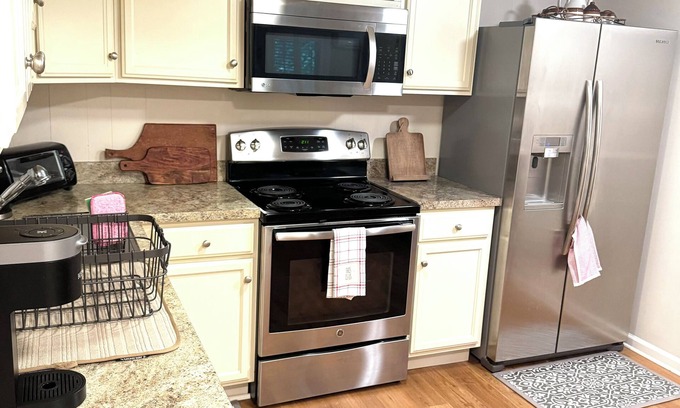 Boonsboro Apartment | Ferguson Ferry Retreat- 1 bedroom 1 bathroom apartment. Private Entrance!