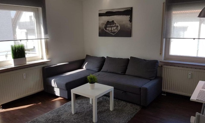 Renningen Apartment | Ferien- und Businessapartment I Modern mit WLAN und Parkplatz nahe Zentrum, Automobil- und Tech-Firmen, Messe