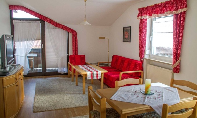 Ruhstorf Apartment | Feriendomizil in ruhiger Lage mit Balkon & Ausblick in die Ferne