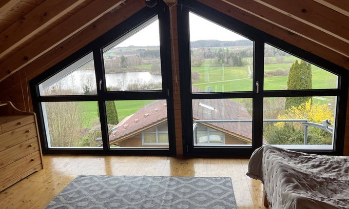 Illmensee House | Ferienhäuschen mit Bilck auf den Ruschweiler See