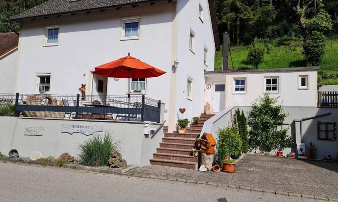 Riedenburg House | Ferienhaus am Bach