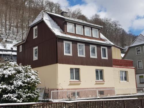 Walkenried House | Ferienhaus am Fluss mit traumhafter Dachterrasse ,Garten und Grill