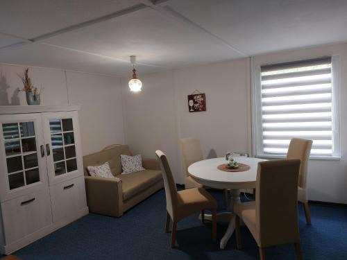 Mecklenburgische Kleinseenplatte Apartment | Ferienhaus im Wald Mecklenburgische Seenplatte