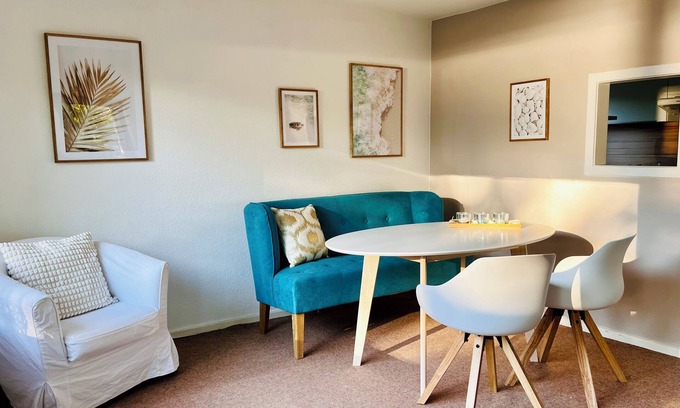 Gluecksburg House | Ferienhaus in Strandnähe mit Etwas Meerblick, Balkon, Loggia, Garten in Meierwik