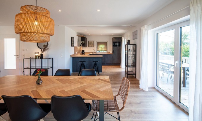 Vorauf House | Ferienhaus Megumi, 160m², 4 Schlafzimmer, 3 Bäder, Max. 8 Pers., Balkon, Wlan