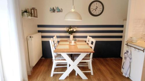 Neugarmssiel Apartment | Ferienhaus Seeschwalbe - Alte Schmiede Neugarmssiel