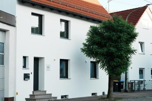 Guenzburg Apartment | Ferienhaus Zentral, nahe Legoland und Stadtmitte, Flussblick - Perfekt für Familien, Geschäftstreffen, Monteure und mehr!