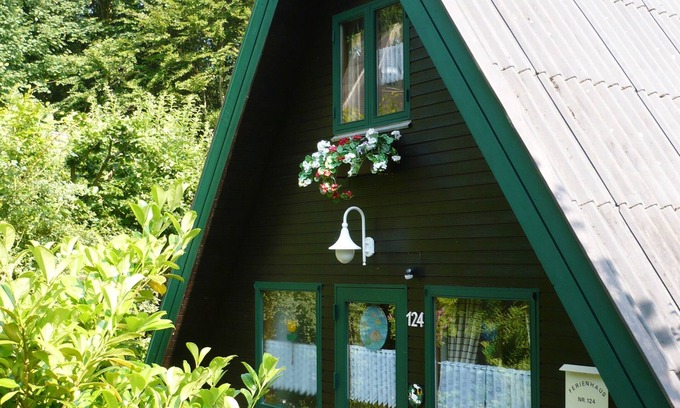 Bad Arolsen House | Ferienpark Twistesee, cozy vacation home with sunbathing lawn and lake view
