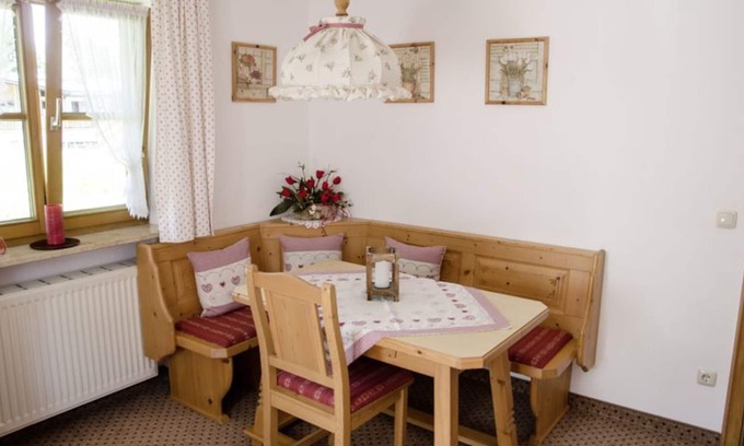 Oberschonau Apartment | Ferienwohnung Edelweiß, 1 bis 2 Personen, 50 qm, 1 Schlafzimmer, 2 Balkone