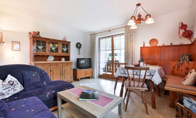 Unterschonau Apartment | Ferienwohnung 1 bis 4 Personen, 70 qm, 2 separate Schlafzimmer, Bad mit Badewanne und Dusche, Balkon