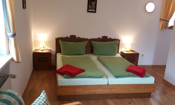 Schoenau am Koenigssee Apartment | Ferienwohnung Hochkalter für 2 Personen, kombinierter Wohn- Schlafraum, Dusche/WC, Balkon, 36 qm