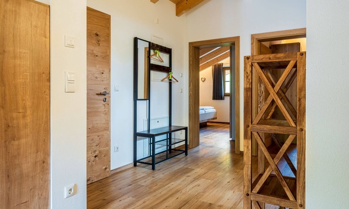 Oberschonau Apartment | Ferienwohnung für 2-4 Personen, 82 qm, 2 Schlafzimmer, Bad mit Dusche/wc, Balkon