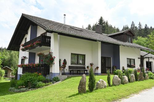 Regenhutte Apartment | Ferienwohnung am Seebach´l