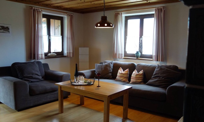 Grassau Apartment | Ferienwohnung 100 qm, f. 2-5 Pers., 2 Sep. Schlafzimmer, Südbalkon, Ruhige Lage