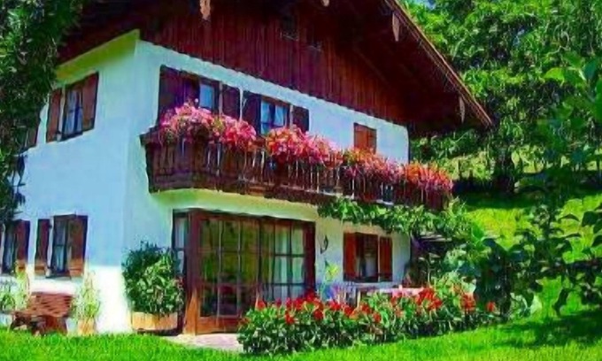 Anger Apartment | Ferienwohnung 76 qm Neubau, Nichtraucher, 2 Schlafzimmer, Wohnraum/Küchenzeile, Balkon, Sat-TV, 4 Sterne, max 4 Personen