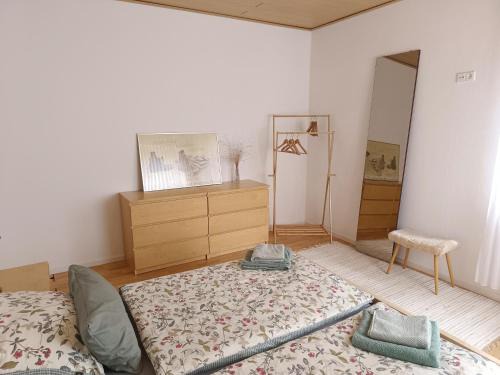 Bad Lippspringe Apartment | Ferienwohnung am Kurwald, Nähe Kliniken, 88qm, Parkplatz