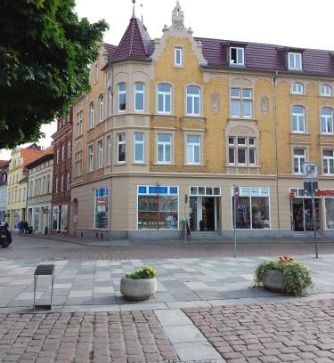 Guestrow Apartment | Ferienwohnung am Markt - ein Zuhause mit Aussicht