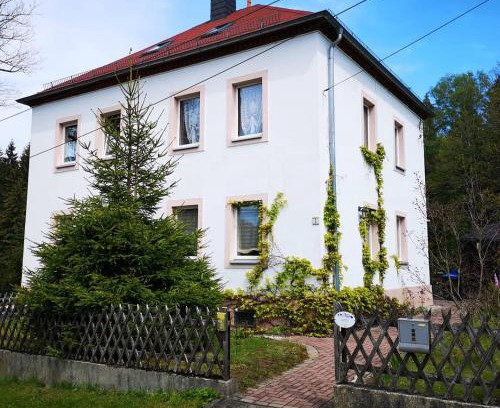 Grillenburg Apartment | Ferienwohnung am Wald