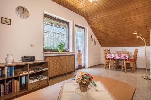 Neufrach Apartment | Ferienwohnung Apfelblüte