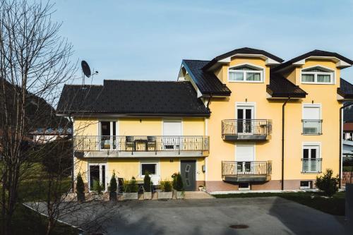 Weissenbach am Lech Apartment | Ferienwohnung Schönblick