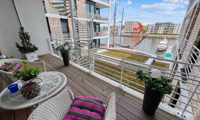 Mitte-Sud Apartment | Ferienwohnung Bootshaus Am Neuen Hafen