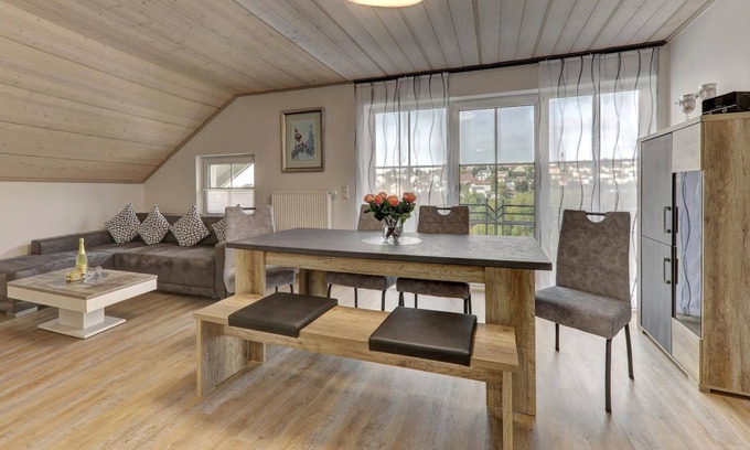 Hauzenberg Apartment | Ferienwohnung Dachgeschoß mit 3 Balkonen