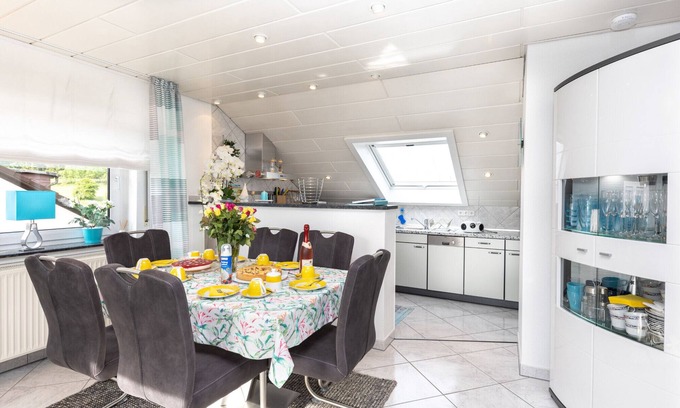 Herzhausen Apartment | Ferienwohnung Dachgeschoss mit Zwei Schlafzimmern