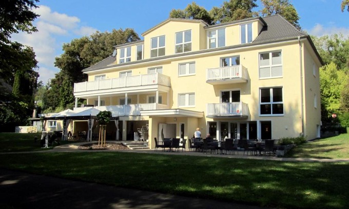 Bad Salzhausen Apartment | Ferienwohnung Das Café am Park