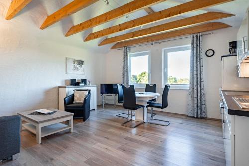 Tannenhausen Apartment | Ferienwohnung Ebbe mit Loggia und schönem Ausblick am Badesee Tannenhausen