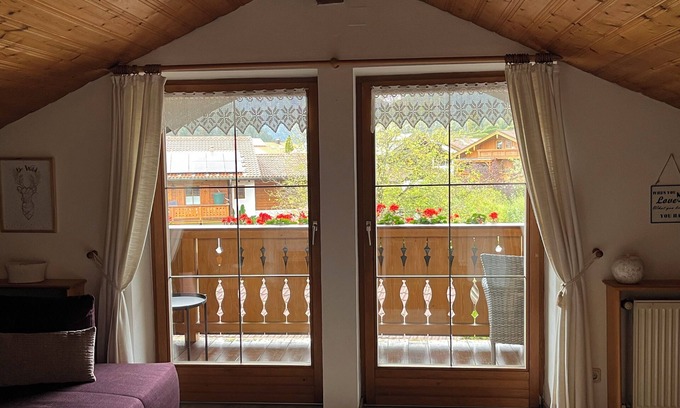 Bischofswiesen Apartment | Ferienwohnung für 1-4 Pers., 65 m², 2 Schlafzimmer, Wohnzimmer, Kochnische, 2 Bäder mit Dusche/WC, Balkon