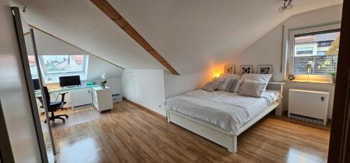 Schwaebisch Gmuend Apartment | Ferienwohnung Florina inkl Stellplatz und Balkon