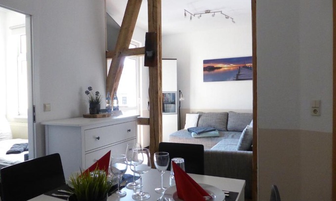 Jena Apartment | Ferienwohnung Friedrich Schiller, 2 Schlafzimmer, Balkon,kostenloses WiFi, nähe Zentrum,
