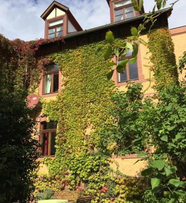 Halle Apartment | Ferienwohnung Huttenstraße Halle