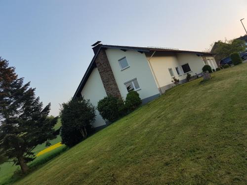 Bad Bertrich Apartment | Ferienwohnung Haus Abrioux Zur Falkenlay