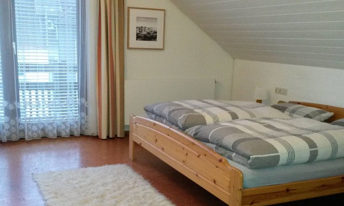 Gemarkung Truchtelfingen Apartment | Ferienwohnung Holdertal, 80qm, 1 Schlafzimmer, max. 5 Personen
