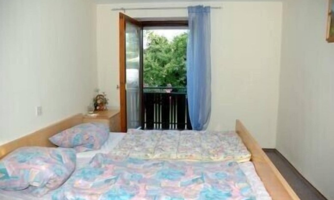 Teisendorf Apartment | Ferienwohnung im Obergeschoss 2-6 Pers. mit Balkon 3 Schlafzimmer