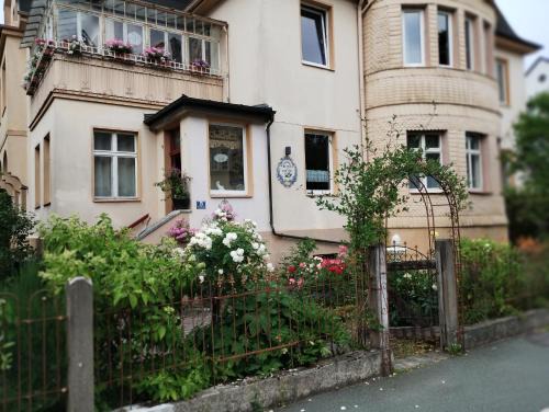 Bad Steben Apartment | Ferienwohnung in der Kunst und Kultur Villa Bad Steben