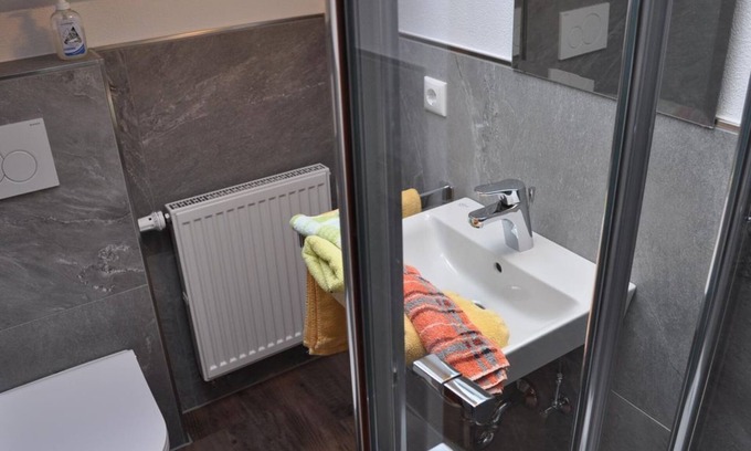 Bad Hindelang Apartment | Ferienwohnung Iseler - 80 qm - 2 Schlafzimmer - Gästehaus am Brunnen
