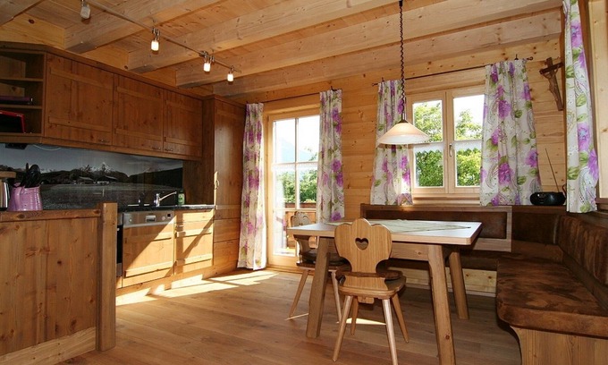 Bischofswiesen Apartment | Ferienwohnung "Königssee" für 2-4 Pers., ca. 75 m², 2 Schlafzimmer, Wohnzimmer. Balkon