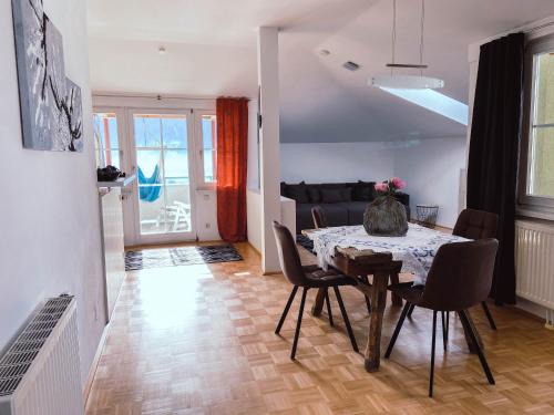 Sattendorf Apartment | Ferienwohnung Karasek mit Seeblick